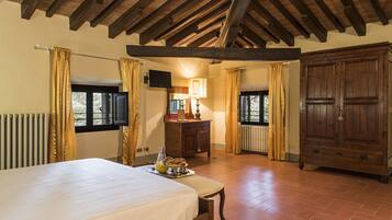 9 camere, una scrivania, Wi-Fi gratuito, lenzuola