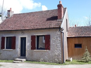 Exterior - Charming Village House with Shared Heated Pool, Near Attractions, and Private Garden (Le Menoux)