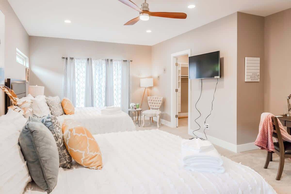 4 habitaciones, tabla de planchar con plancha, cuna de viaje y wifi 