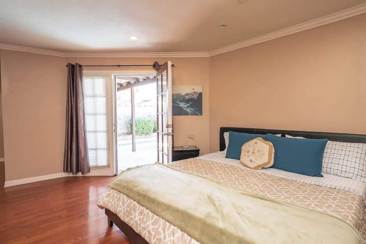 مكواة/لوح كي وواي فاي وملاءات أسرّة