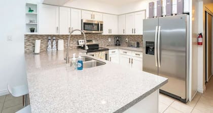 Rare 4BR Beauty with Pool 7 min to Strip!