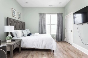9 bedrooms, iron/ironing board, travel crib, WiFi - Brand New! Two Indy Homes Perfect for Groups! (Indianapolis)