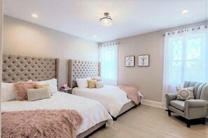 5 bedrooms, iron/ironing board, WiFi, bed sheets