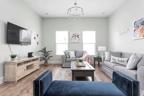 TV, offices - 5BR Ultra Chic Indy Escape Near Downtown (Indianapolis)