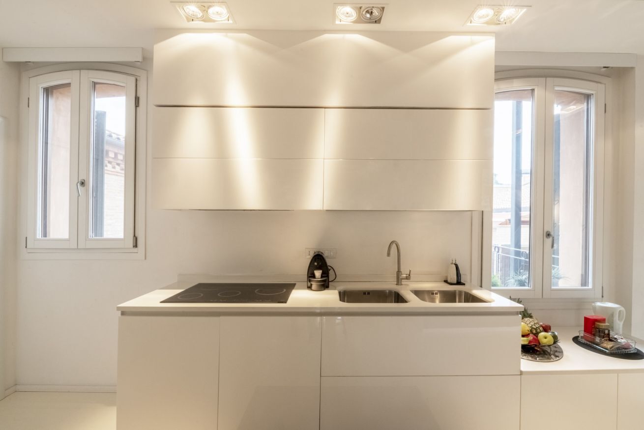 Kühlschrank, Mikrowelle, Ofen, Geschirrspüler