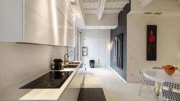 Réfrigérateur, micro-ondes, four, lave-vaisselle