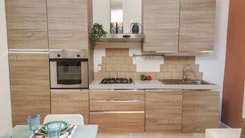 Frigorifero, microonde, forno, lavastoviglie