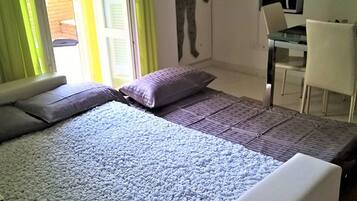 1 bedroom, iron/ironing board, WiFi