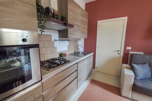 Kühlschrank, Mikrowelle, Ofen, Geschirrspüler