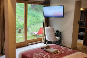 8 bedrooms, iron/ironing board, travel crib, free WiFi