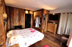 8 bedrooms, iron/ironing board, travel cot, free WiFi