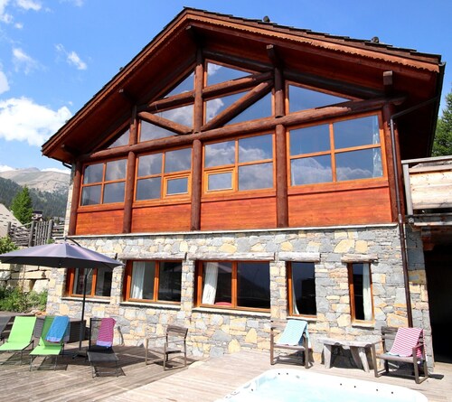 CHALET 22 PEOPLE SKI IN SKI OUT SWIMMING POOL JACUZZI SAUNA HAMMAM CINEMA ROOM