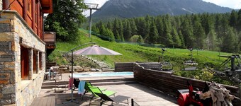 CHALET 22 PEOPLE SKI IN SKI OUT SWIMMING POOL JACUZZI SAUNA HAMMAM CINEMA ROOM