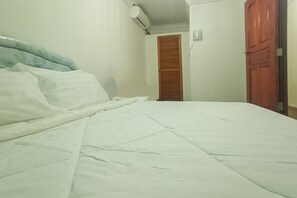 Apartment, 3 Bedrooms | 3 bedrooms, free WiFi, bed sheets