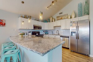 Fridge, microwave, oven, stovetop - PC635 Close to Beach and Restaurants, Golf Cart Access (Port Aransas)