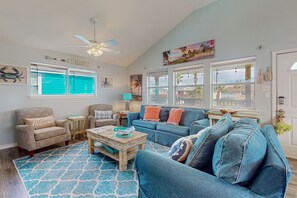 Smart TV, DVD player, ping pong - PC635 Close to Beach and Restaurants, Golf Cart Access (Port Aransas)