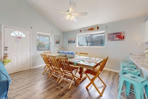 Dining - PC635 Close to Beach and Restaurants, Golf Cart Access (Port Aransas)