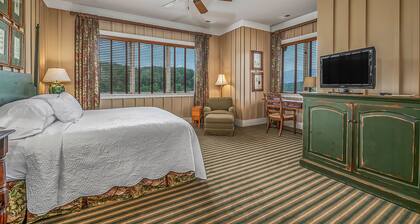 Bright's Creek Lodge - King Room- Near Tryon and TIEC & Hendersonville