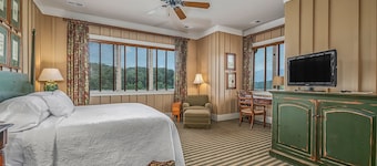 Bright's Creek Lodge - King Room- Near Tryon and TIEC & Hendersonville