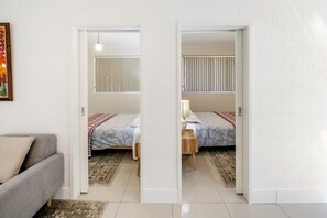 3 bedrooms, iron/ironing board, free WiFi, bed sheets - BRADDON TRANQUILITY AND PRIVACY (Braddon)