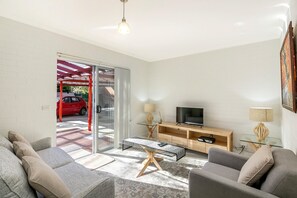 Smart TV - BRADDON TRANQUILITY AND PRIVACY (Braddon)
