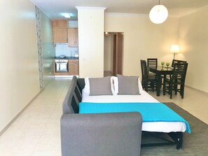 2 bedrooms, iron/ironing board, WiFi, bed sheets - Falésia Beach Apartment (Faro)