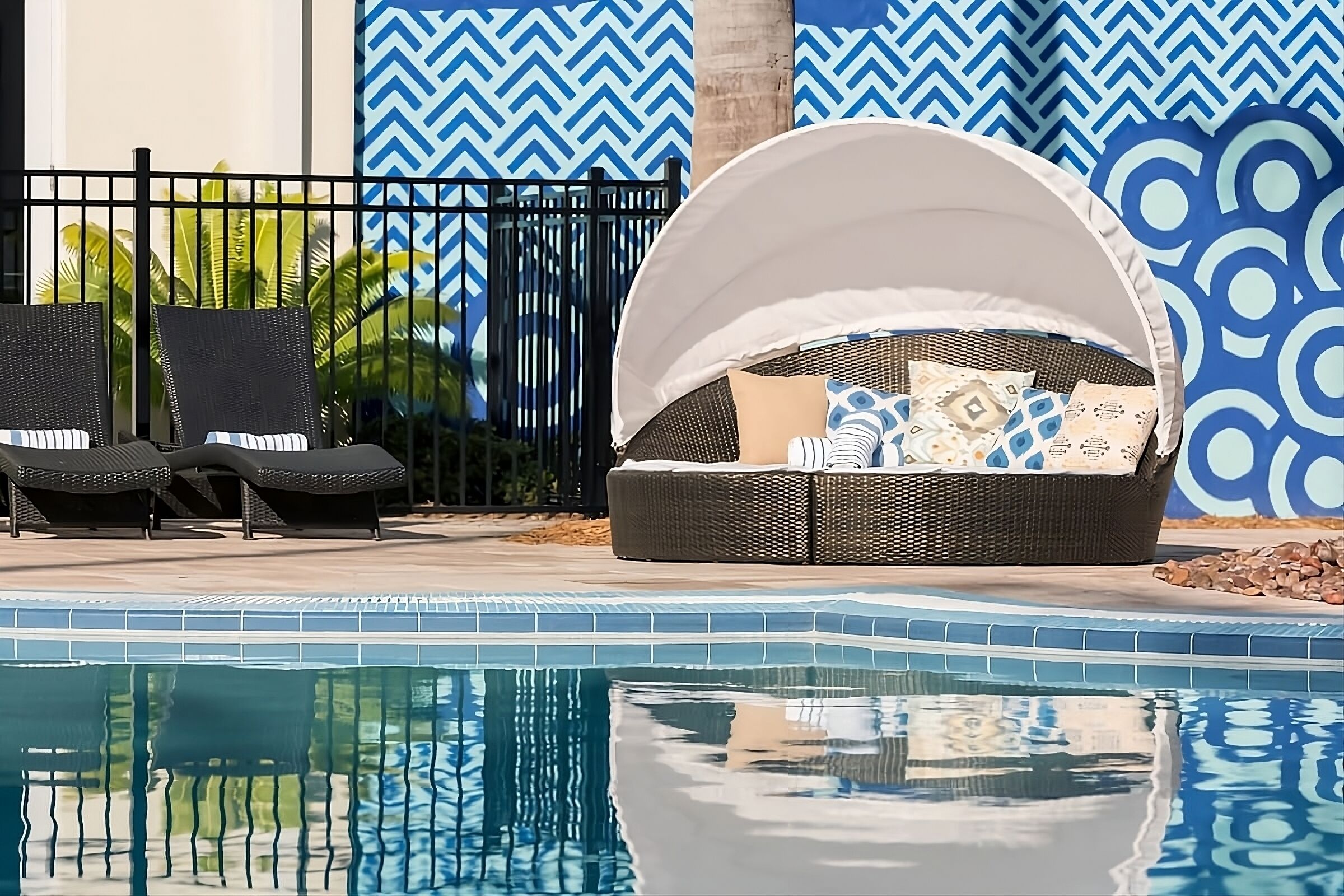 Perfect Staycation! Close to Local Attractions! Deluxe Room w/ Pool View