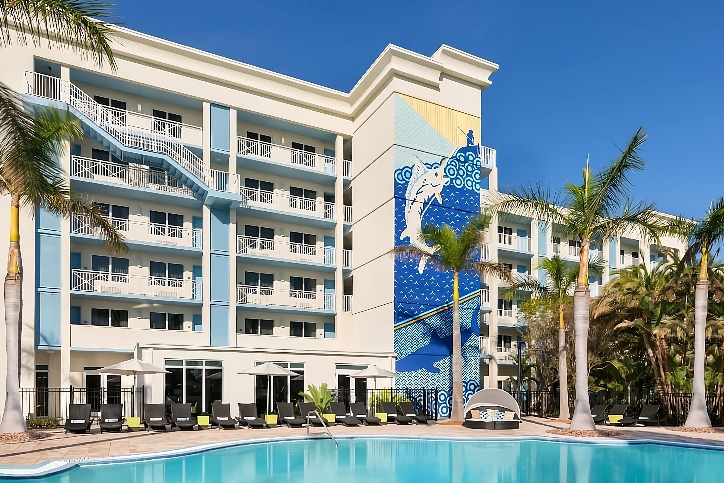 Perfect staycation! Close to Smathers Beach, Outdoor Recreation! Onsite Pool!