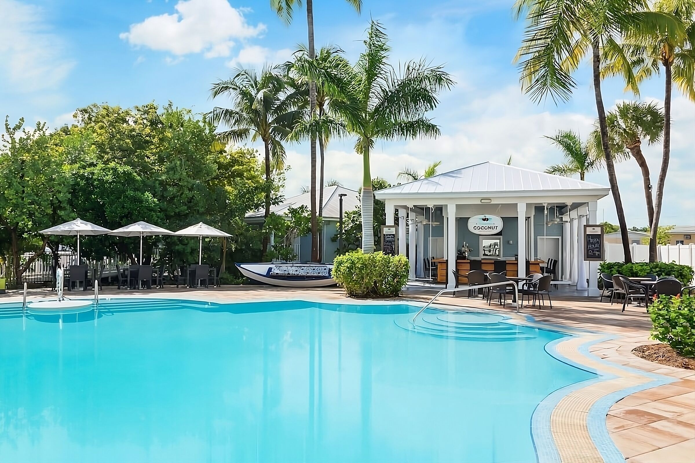 Ideal Location! Three Spacious Spaces, Close to Beach, Outdoor Pool