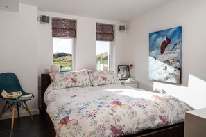 4 عدّة غرف نوم ومكواة/لوح كي وواي فاي مجانًا وملاءات أسرّة