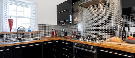 Kühlschrank, Mikrowelle, Ofen, Geschirrspüler