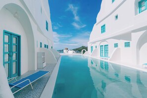 2 outdoor pools, open 8:00 AM to 8:00 PM, sun loungers