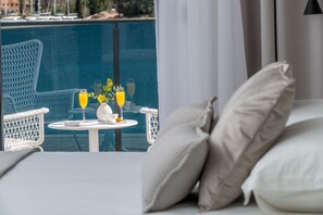 4 chambres, coffres-forts dans les chambres, fer et planche à repasser