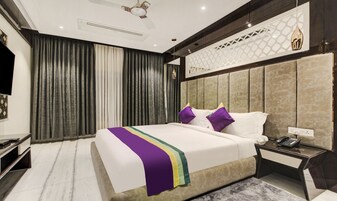Habitación Premium doble | Caja fuerte, escritorio, wifi gratis y ropa de cama
