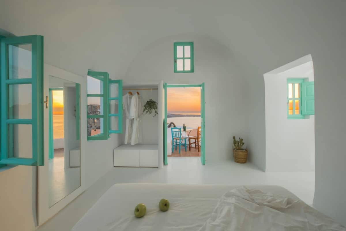 Suite with Panoramic Caldera View | 1 間睡房、迷你吧、房內夾萬、熨斗/熨衫板
