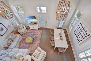 Smart TV - East Beach • 2 Minute Walk to Ocean • Heated Pool • Coast Cottages (St Simons)