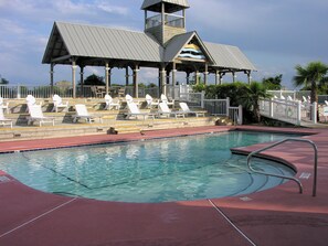 Lämmitetty uima-allas