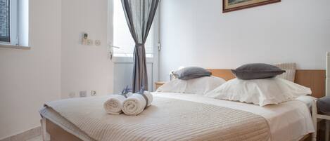 2 soverom, strykejern/-brett, wi-fi (inkludert) og sengetøy