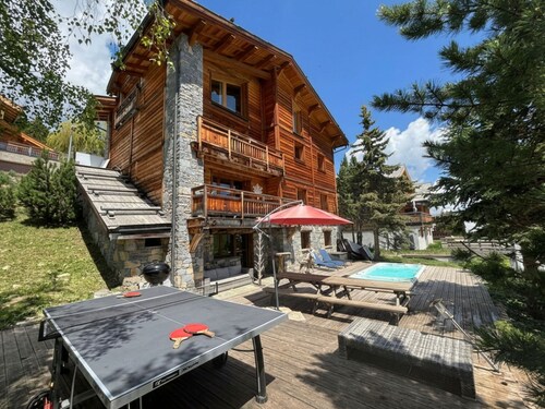 CHALET SLEEPS 18 POOL JACUZZI CINEMA ROOM SLOPE AND MOUNTAIN VIEWS