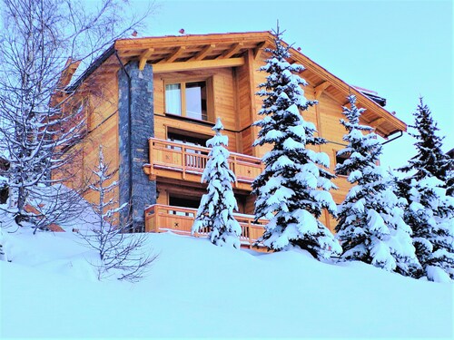 CHALET SLEEPS 18 POOL JACUZZI CINEMA ROOM SLOPE AND MOUNTAIN VIEWS