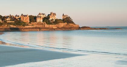 Auf halbem Weg zwischen dem MT-St-Michel und Rennes