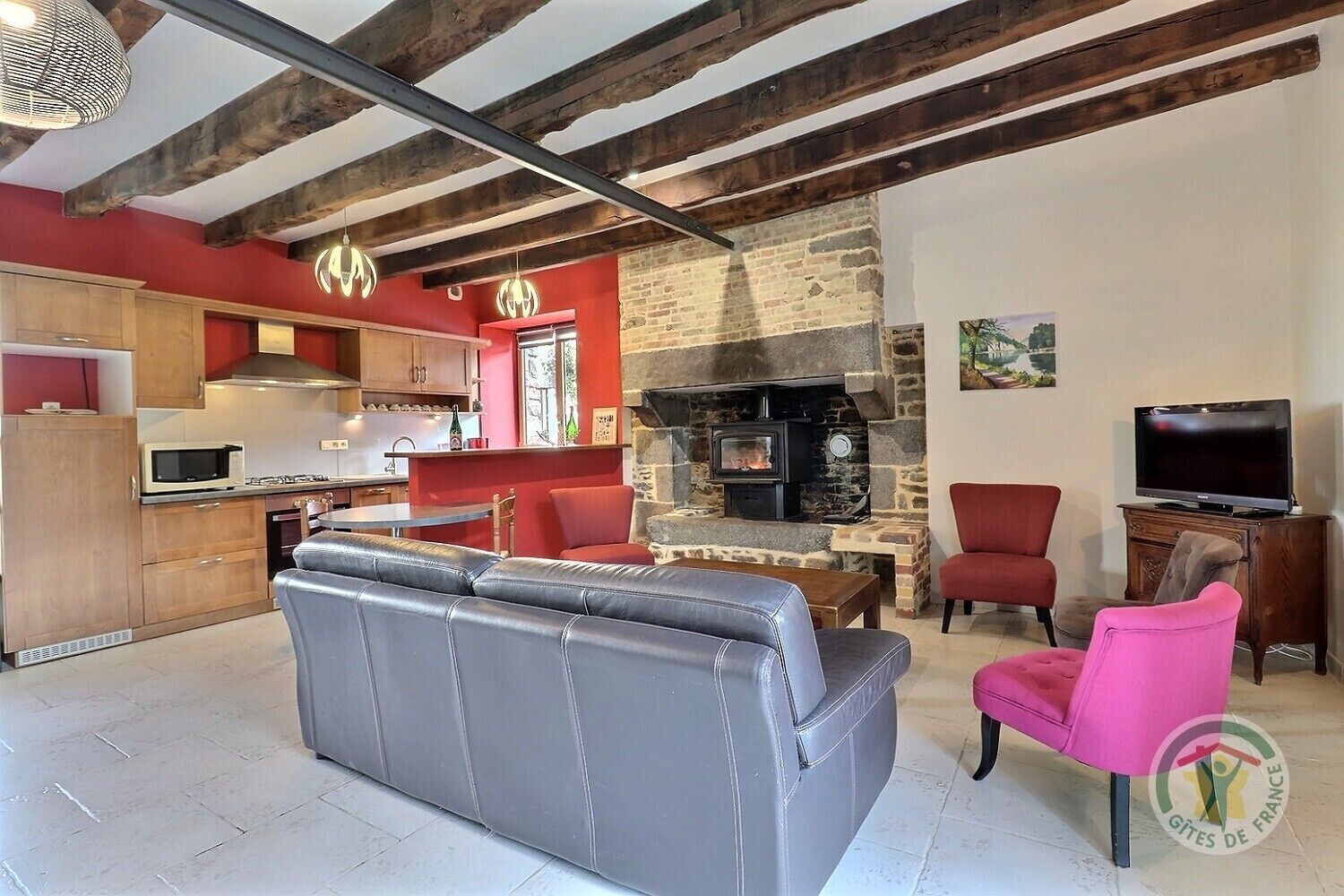 Télévision, lecteur de DVD, livres