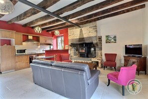 Televisie, een dvd-speler en boeken