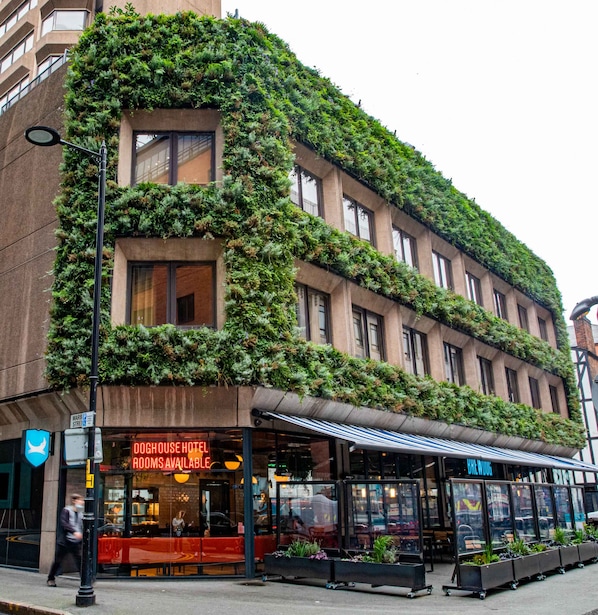 BrewDog DogHouse Manchester, Manchester Info, Photos, Reviews Book