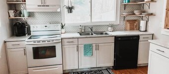 Honeybee Haven, 2 BD Cottage with Beautiful Garden