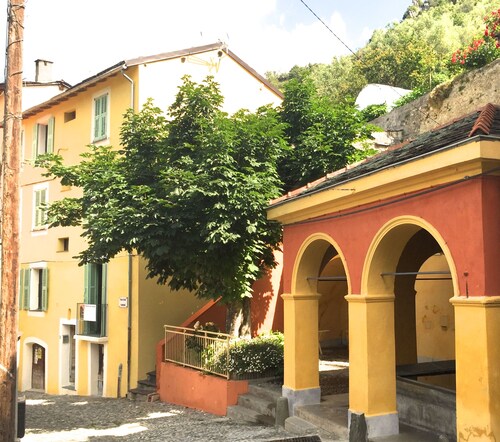 Fontana de Medge, Appartement Roya