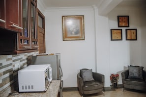Apartment | Living room | 30-inch TV with digital channels - Stunning 2-bed Apartment in Dar es Salaam (Dar es Salaam)