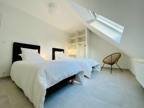 4 Schlafzimmer, Schreibtisch, BĂŒgeleisen/BĂŒgelbrett, Reisekinderbett