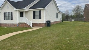 A single-story house with a front porch, a brick foundation, and a well-maintained lawn. - Beautiful Private 3 Bedroom Home (Albany)