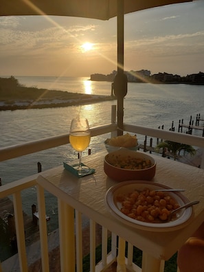 Outdoor dining - Amazing Ocean Views & Boat Slip - Dolphins Play Hideaway (Marco Island)